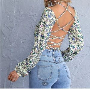 Floral crisscross back crop shirt. Size medium